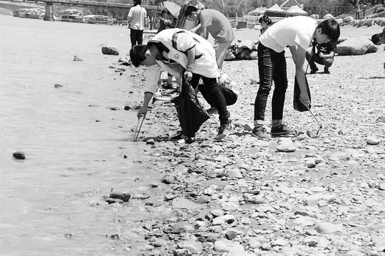 保護(hù)母親河，我們一直在路上……