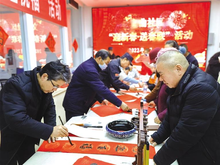 蘭州新區(qū)開(kāi)展“墨香四溢送春聯(lián)·情暖文曲送祝?！被顒?dòng)